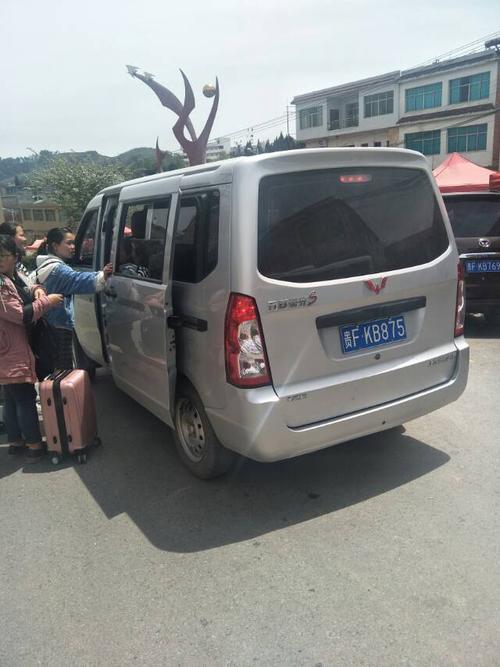 今天澳门晚9点35开特和黑车3公里收1800元与跑黑车3元一公里可以吗