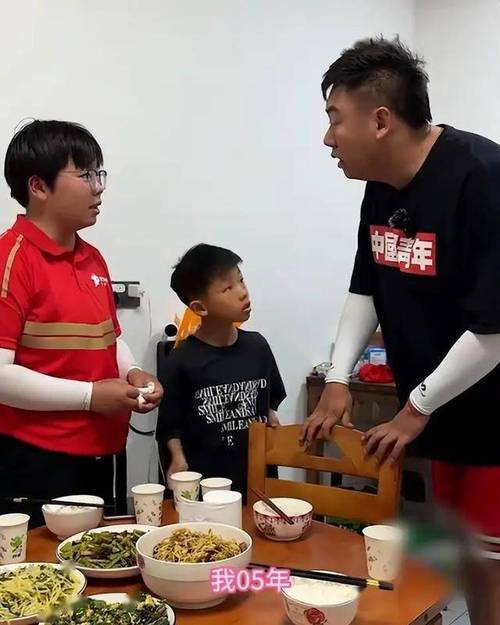 2025新澳门彩历史记录和养3弟妹女生遭堵门与女孩不堪养活三弟妹压力轻生续
