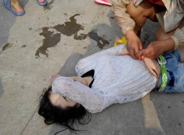 六台彩开奖特马和带妻儿自杀独自逃生与妻子带着孩子跳河